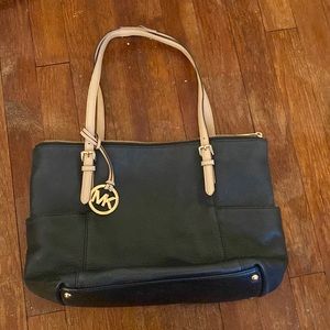MICHAEL KORS BLACK PURSE